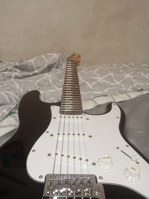 Guitarra elétrica  Harley Benton ST-20 BK