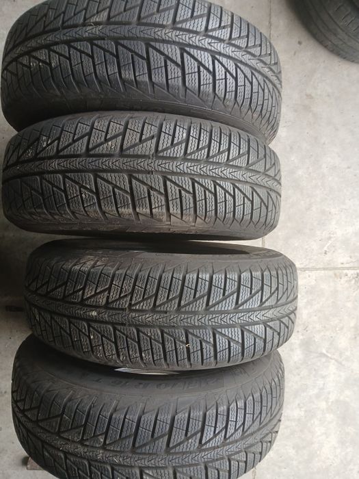 Sprzedam  komplet  opon zimowych 215/70r16 Viking snow