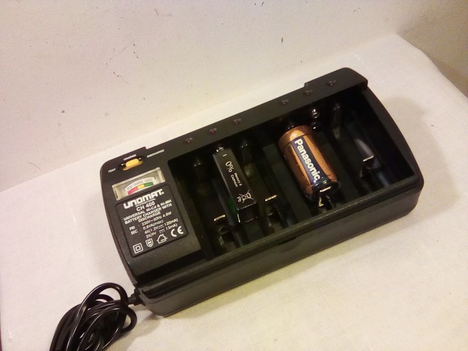 Carregador de baterias Unomat internacional Ch 400