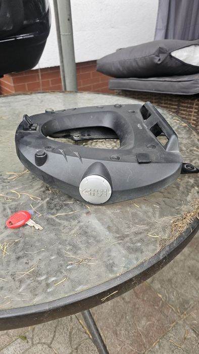 kufer centralny + stelaż GIVI YAMAHA, 2 KLUCZE