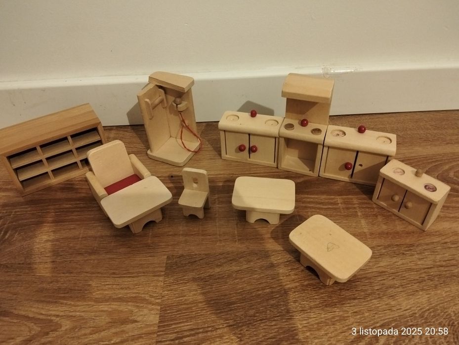 Mebelki do domku dla lalek