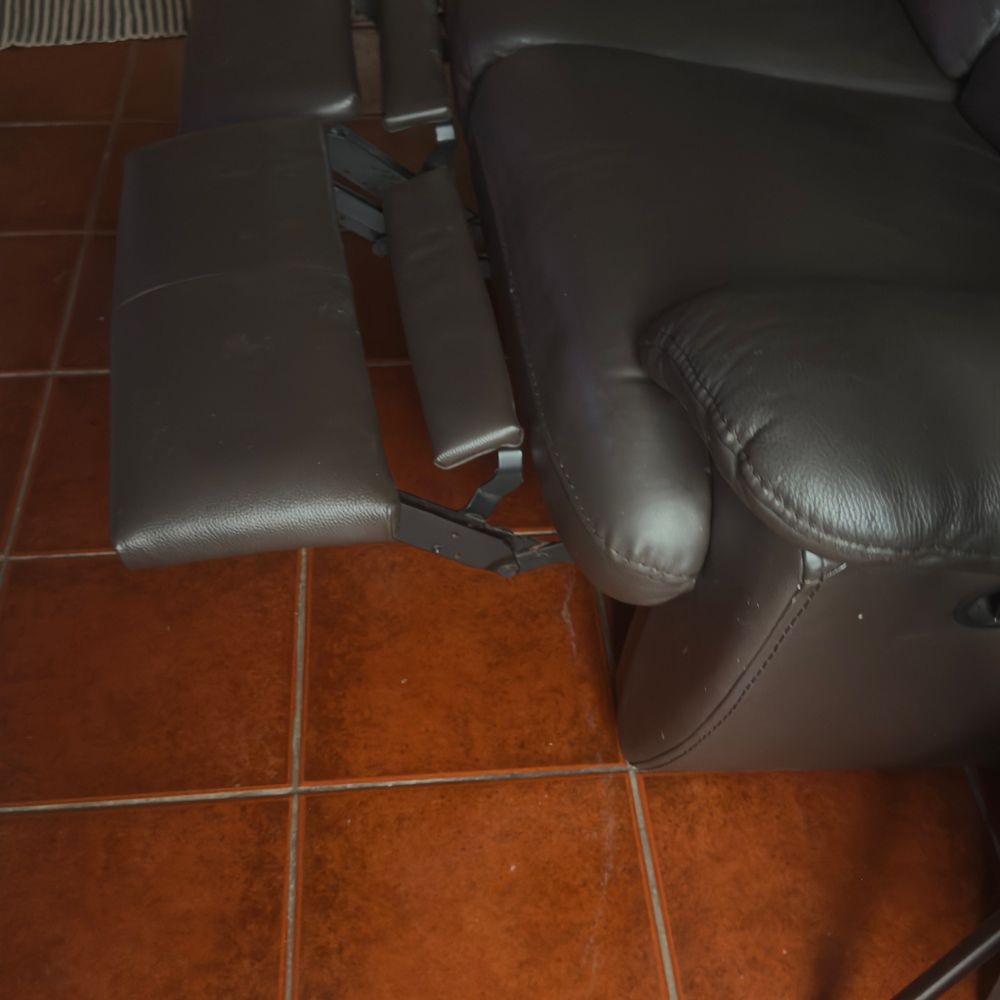 Sofa em pele 3 lugares