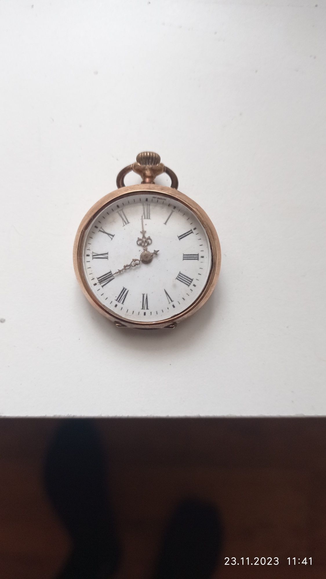 Позолочений годинник з браслетом.