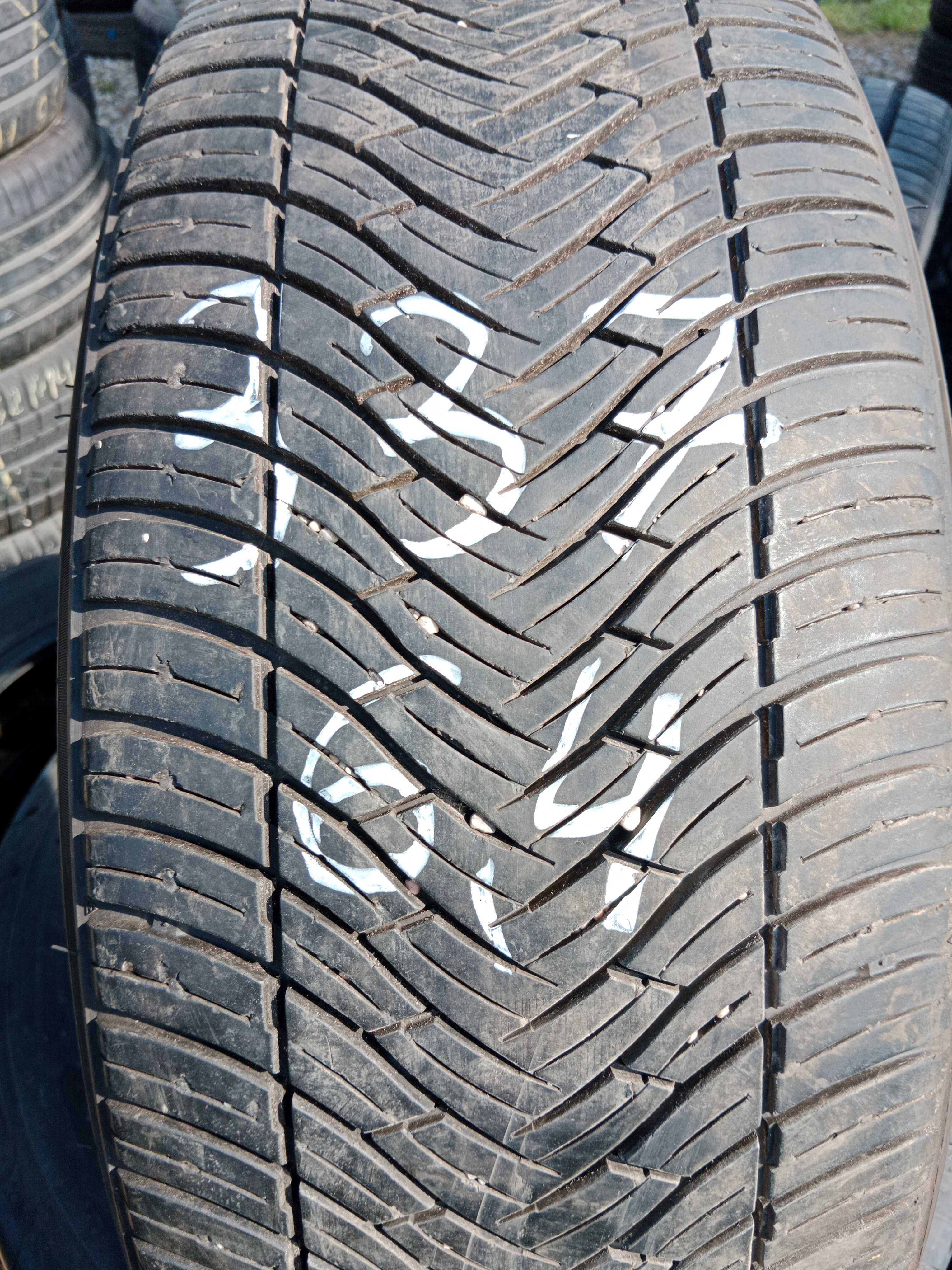 Opona używana 235/60R18 Triangle SeasonX TA01 1szt.