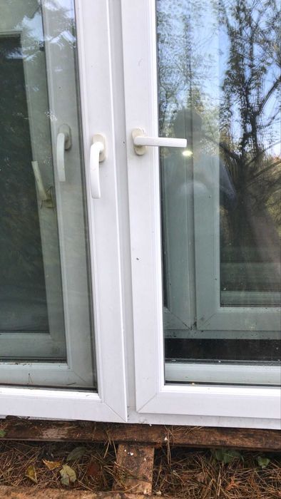 okna plastikowe dwuszybowe i parapety konglomerat  z demontażu