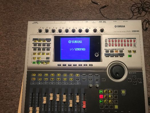 Yamaha AW2816 audio workstation