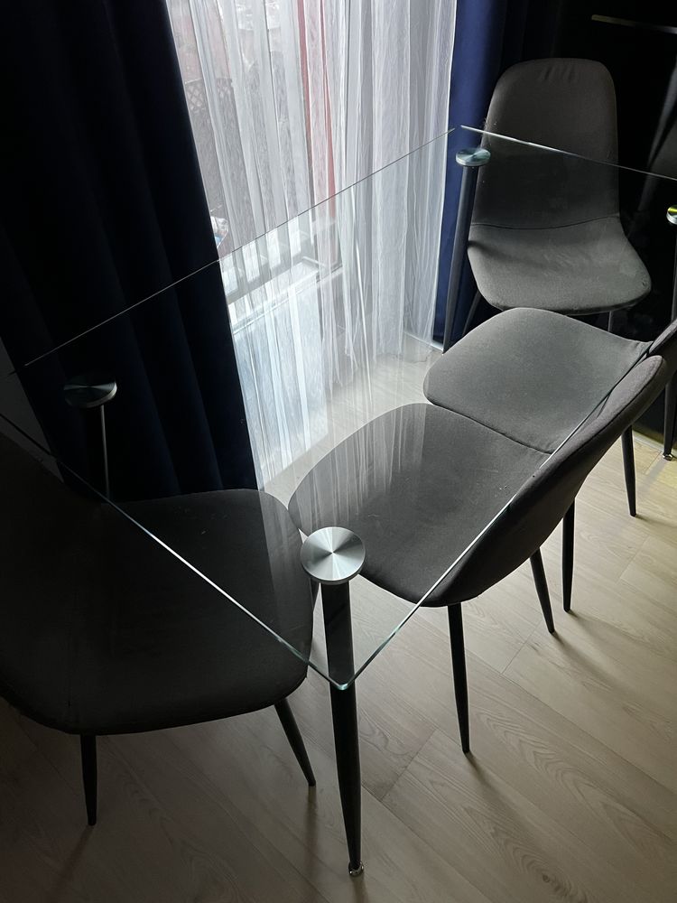 Stół szklany czarne nogi 140x80 cm w zestawie z 4 krzesłami