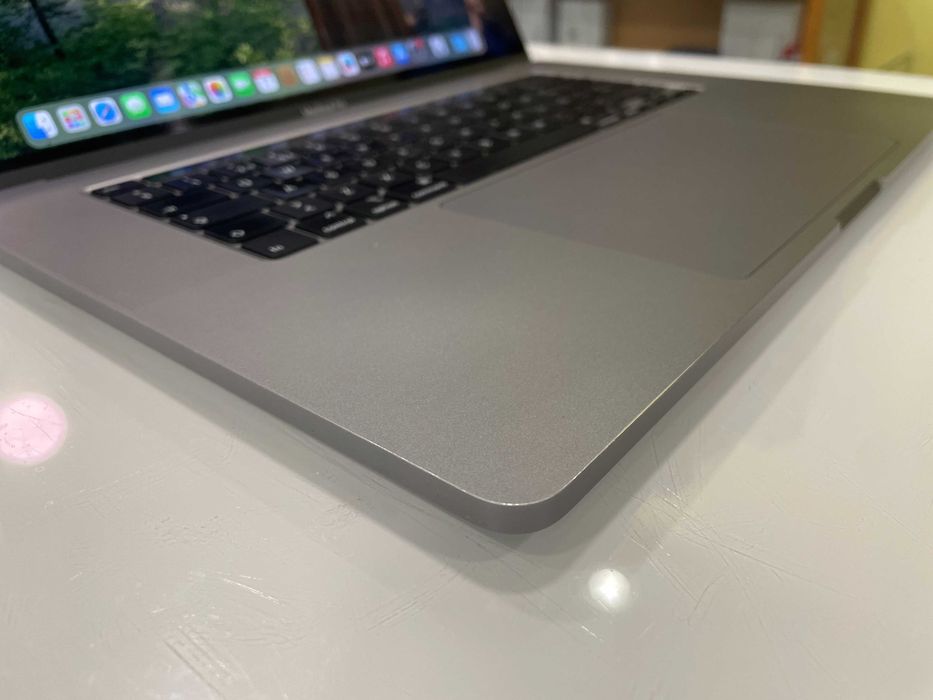 Macbook Pro 16" | 16GB | 500GB SSD | Placa Gráfica AMD Pro 5300M