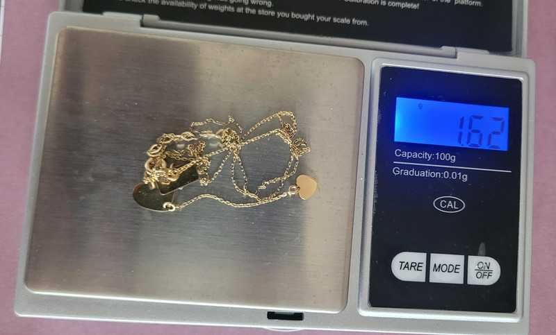 złoty naszyjnik celebrytka krawatka
