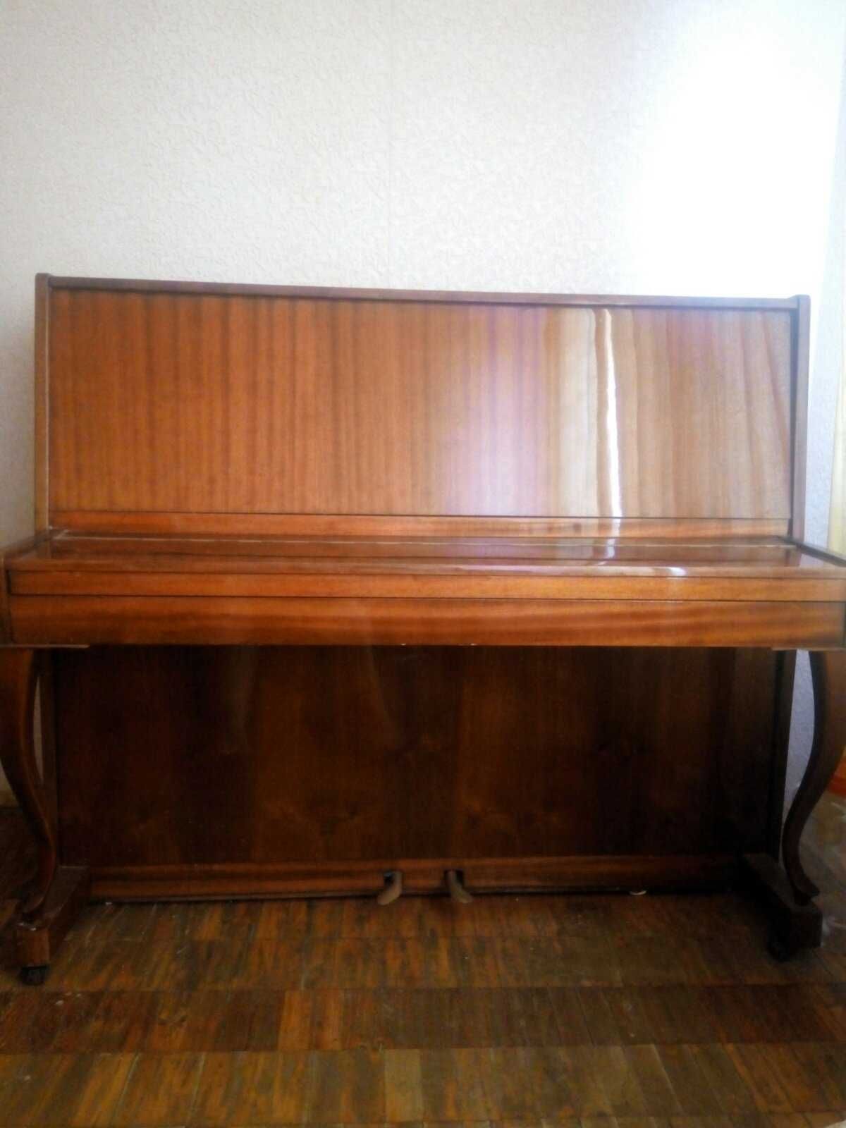 Продам пианино "Отрада" в отличном состоянии.