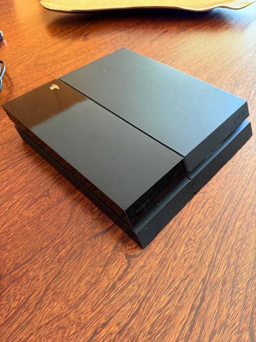 PS4 - Pouco usado