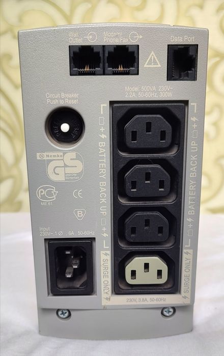 Безперебійне живлення (ДБЖ) з акумуляторами APC Back-UPS RS 500 / AVR