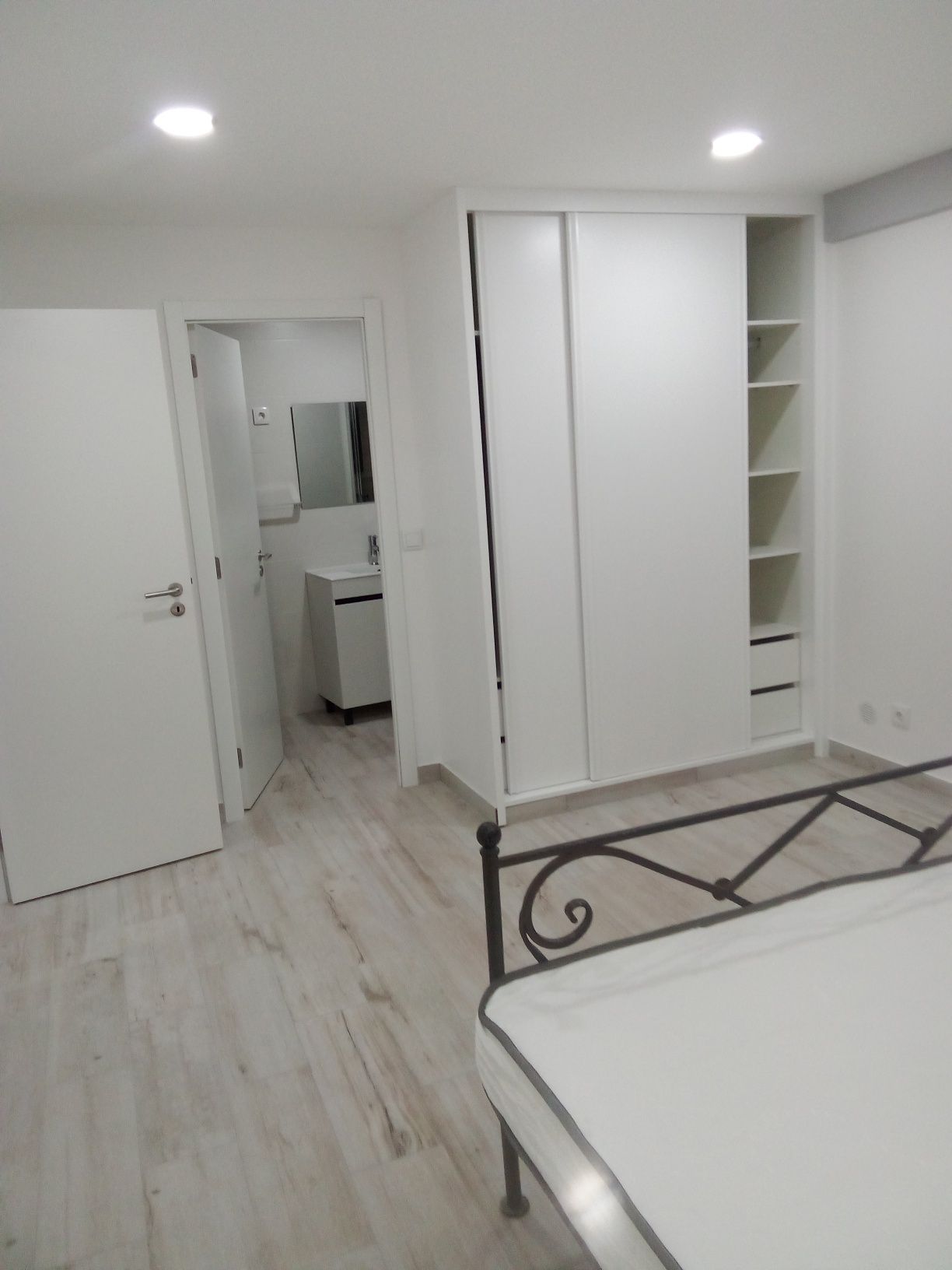 Alugo studio em castelo branco