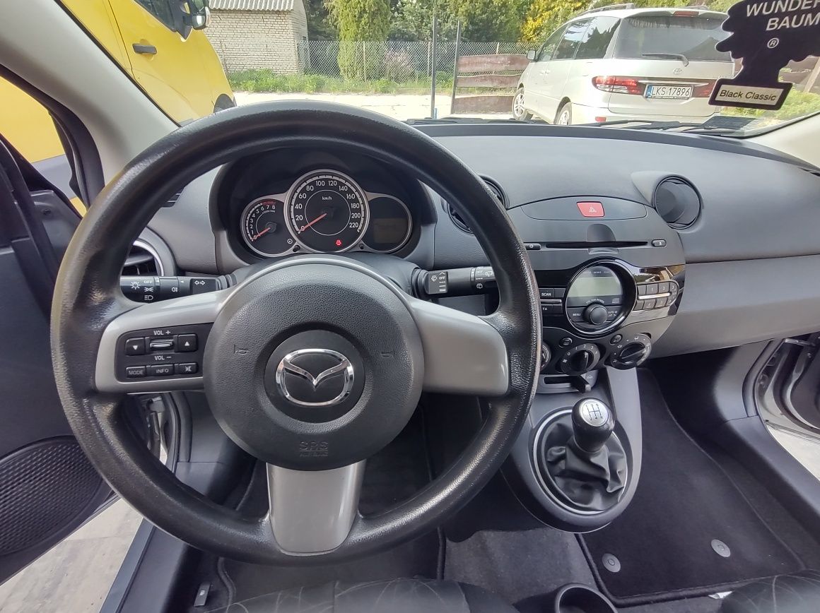 Mazda 2  Benz+lpg 2015r.