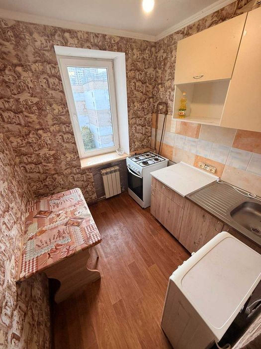 Продам срочно Недорого гостинку на Шума в жилом состоянии