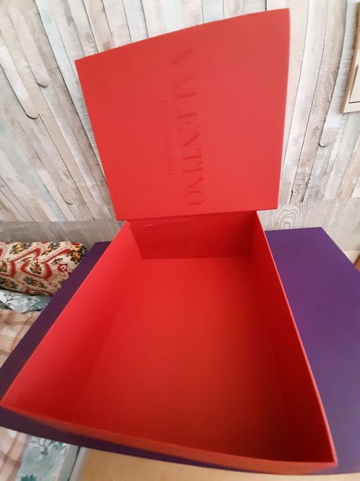 Caixa Valentino Garavani, vermelha, Vazia