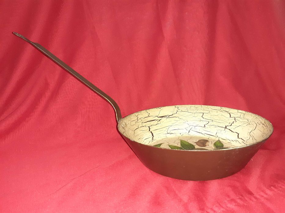 Frigideira de Ferro Pintada à Mão