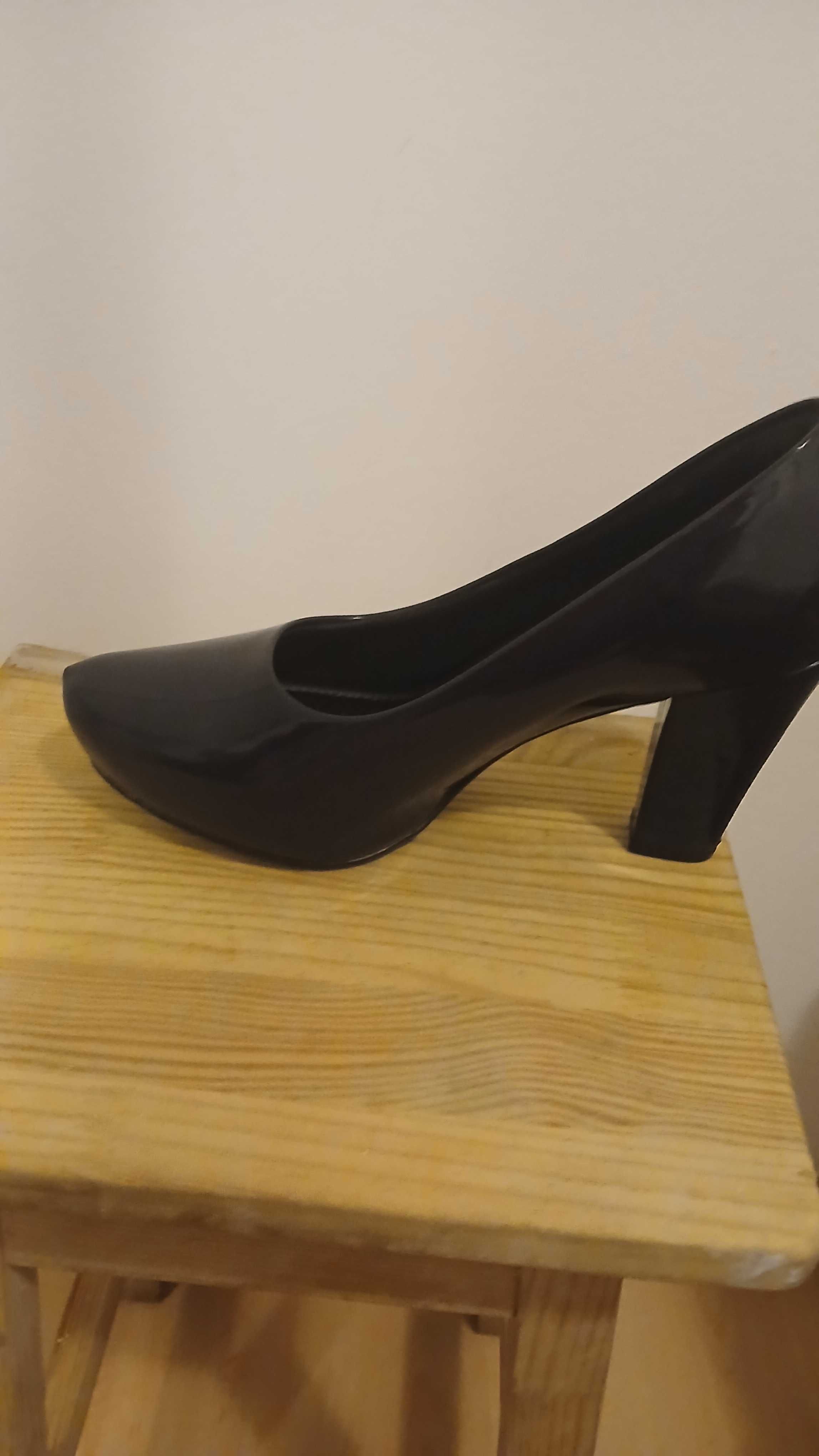Sapatos Picadilly