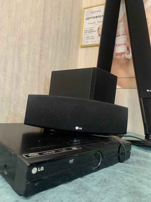 Музикальний центр LG