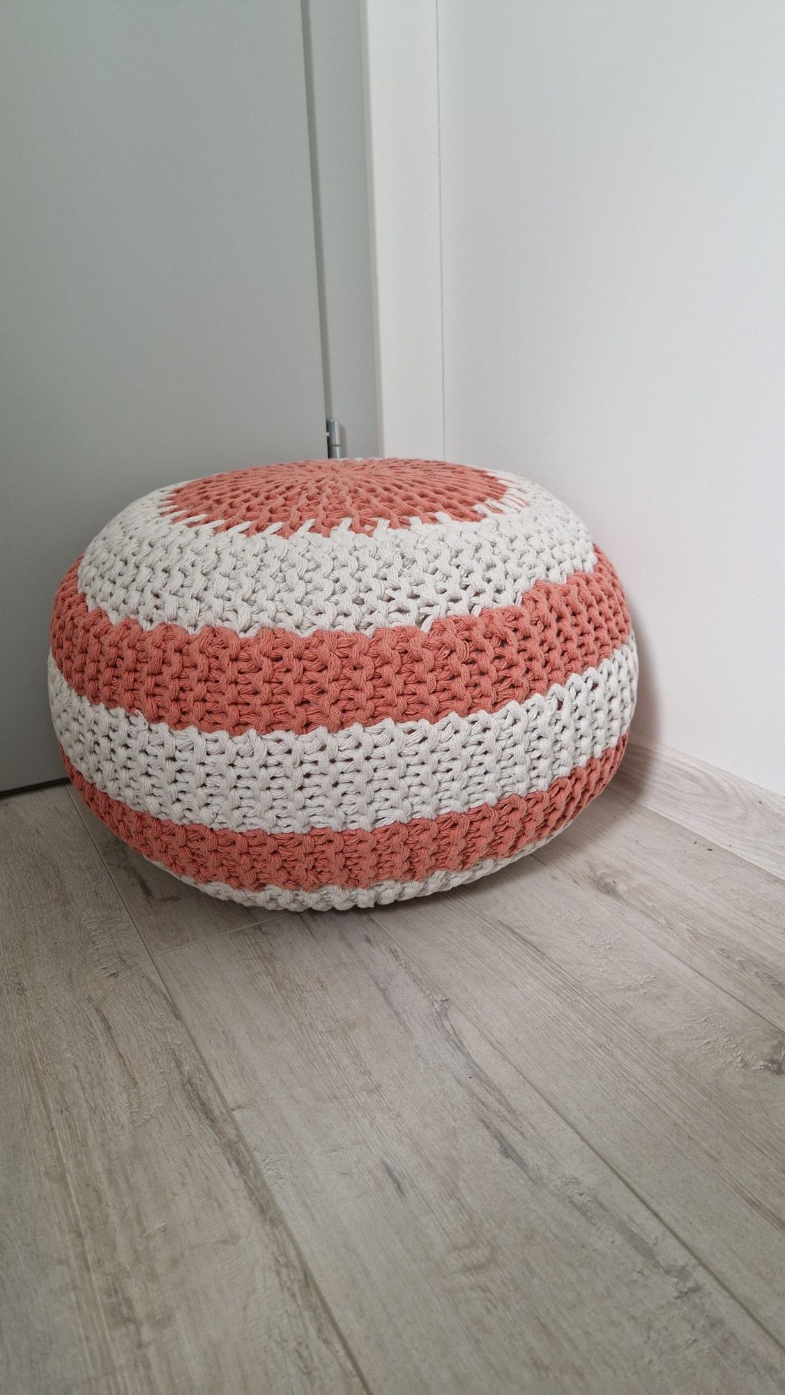 Różowa pufa 45 cm