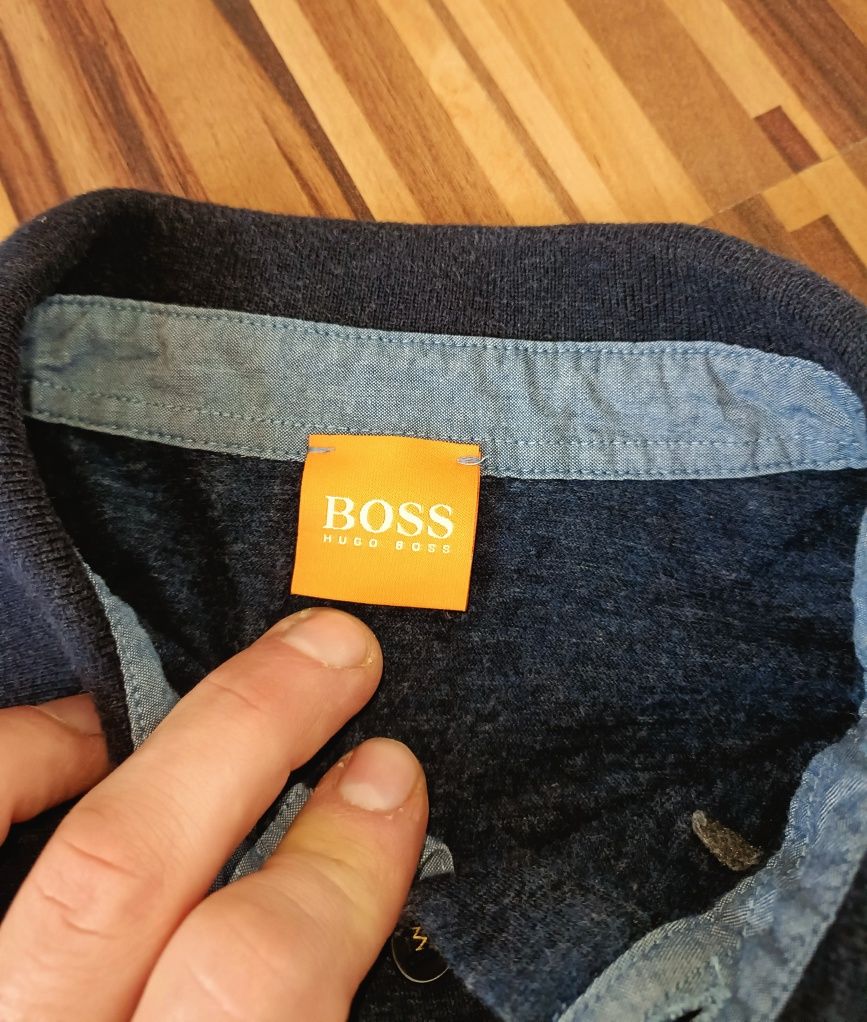 Śliczna męska koszulka polo Hugo Boss rozmiar S BDB+!
Rozmiar S 

stan