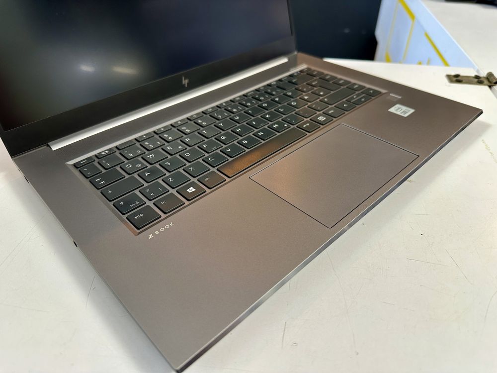 HP Zbook Studio G7 i7-10gen 32GB Nvidia Quadro T1000