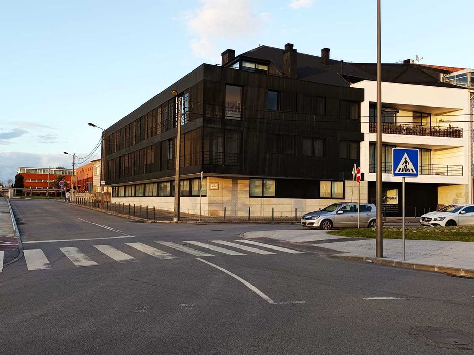 Arrenda-se T0 mobilado, lugar de garagem, junto Universidade, Aveiro