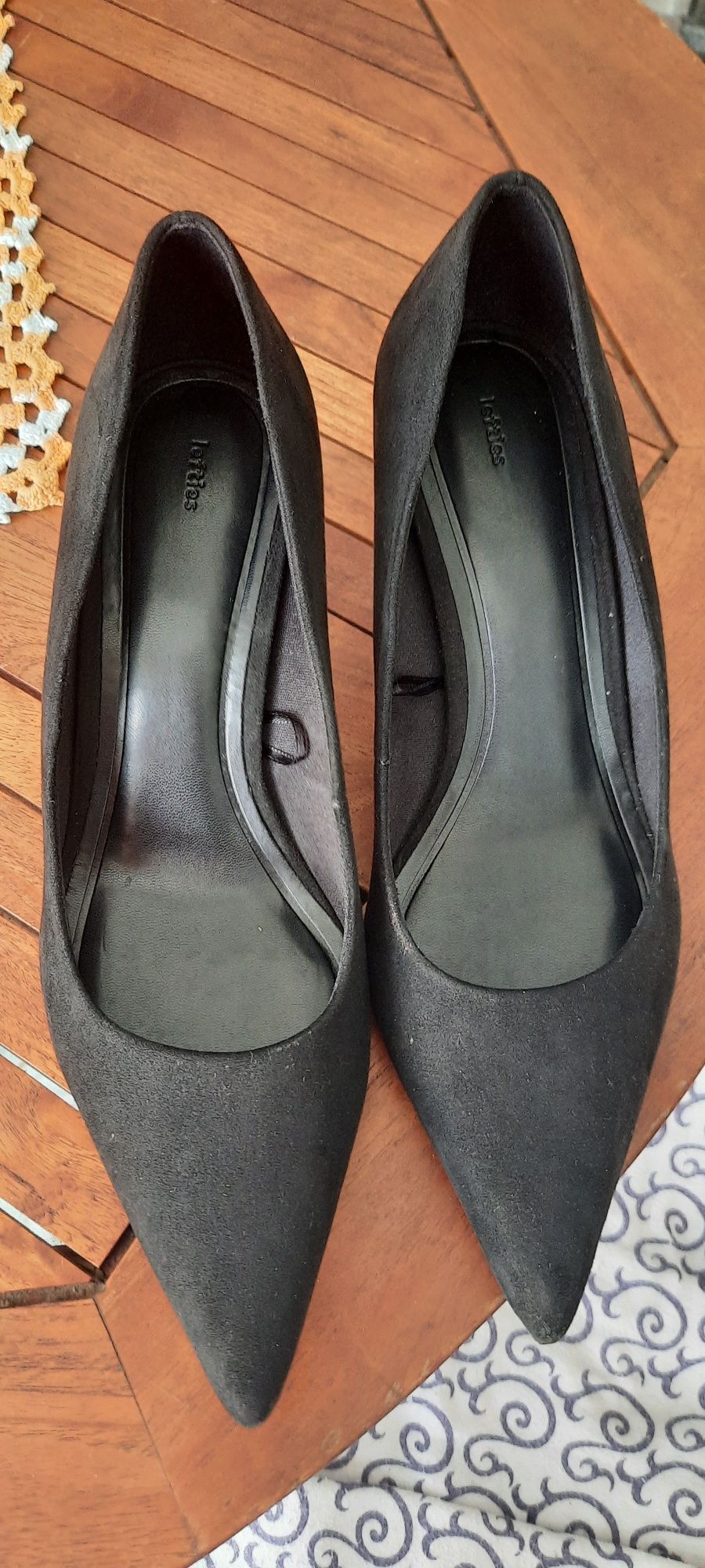 Sapatos de senhora cor preta