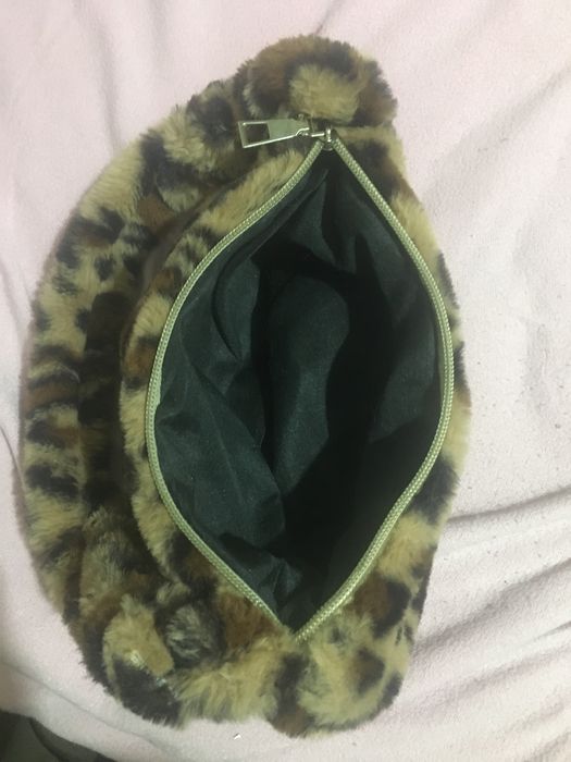 Mala leopardo tecido usada 2 vezes boa opcao para usar com uma roupa l