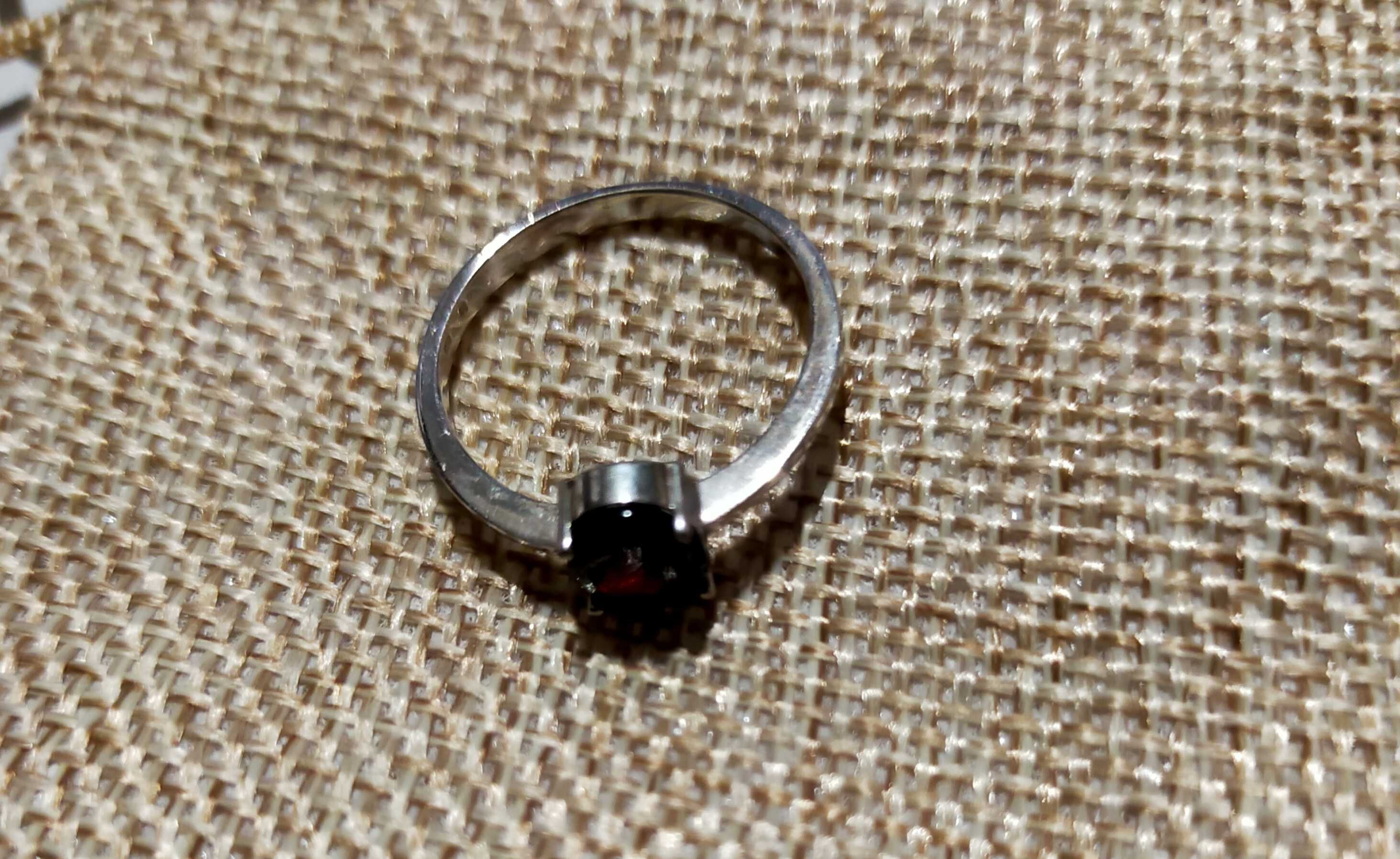 Шикарне кольцо, перстень, каблучка серебро, гранат, Прага.