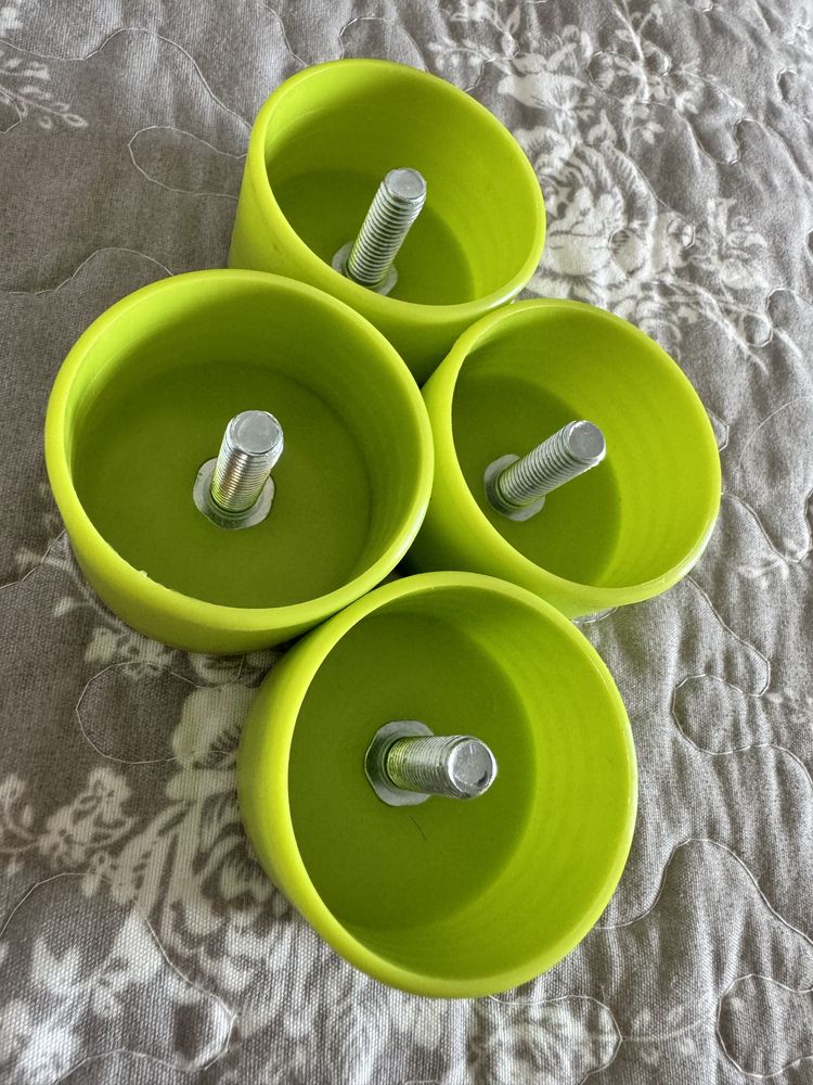 Zielone osłonki na nogi do IKEA Stuva