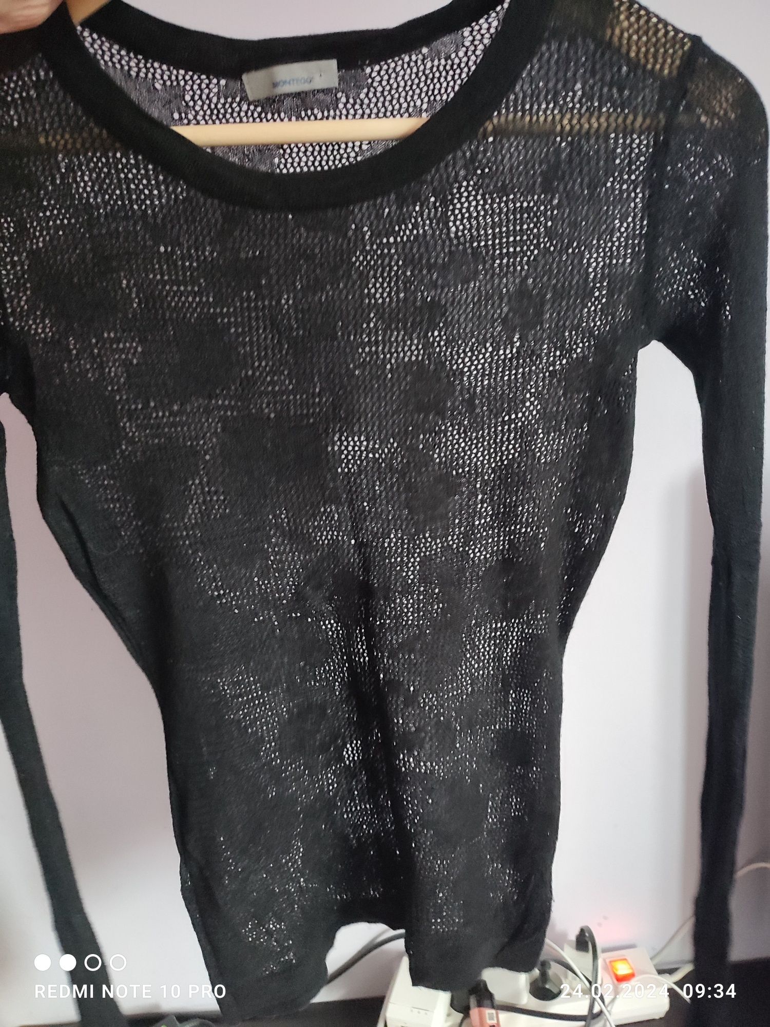 Czarna siateczkowa bluzka firmy Montego r. 36
