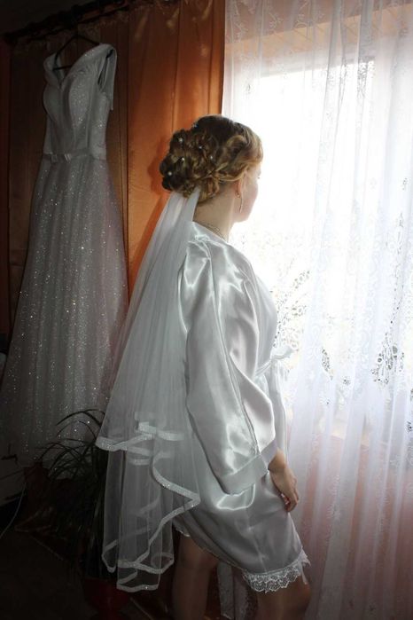 Продам весільну сукню