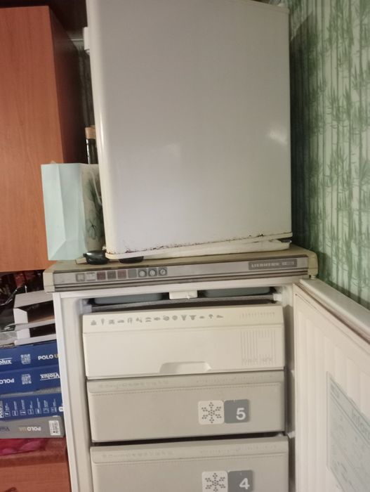 Продається маленька морозильна камера