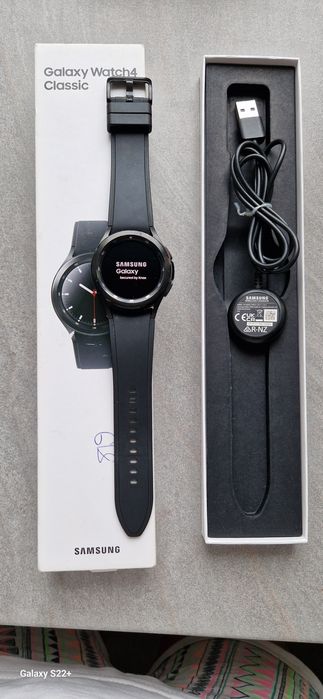 Zegarek Galxy watch 4 classic z Ładowarkę.
