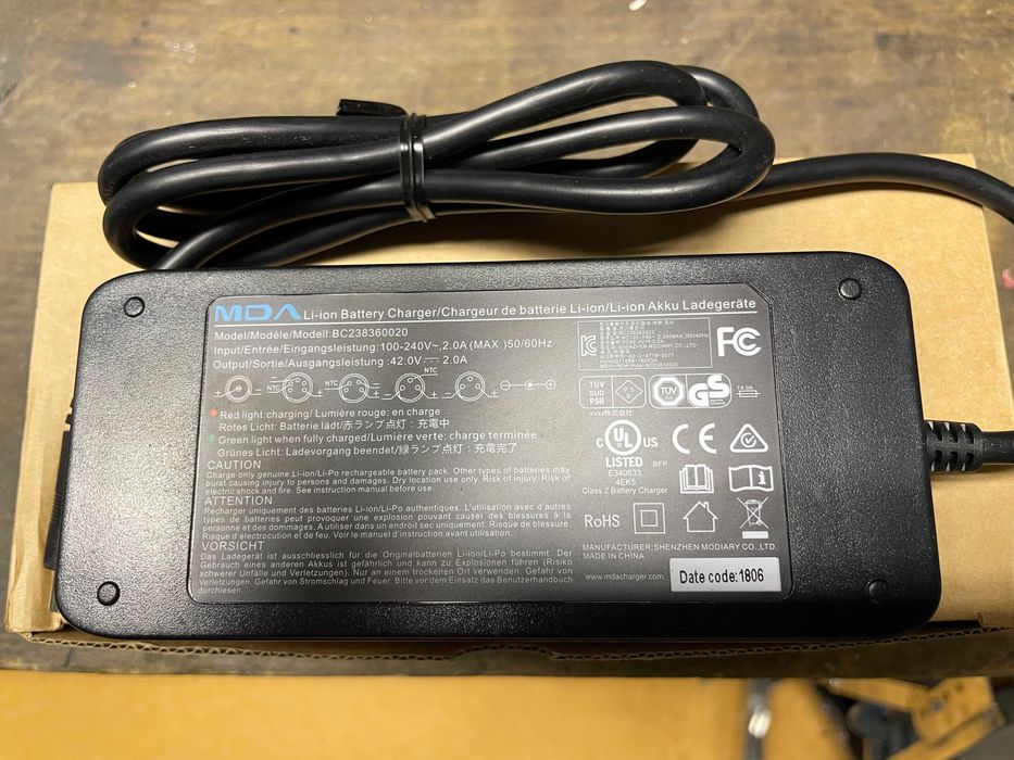 Carregador 42.0 V - 2.0 A (Trotinetes)