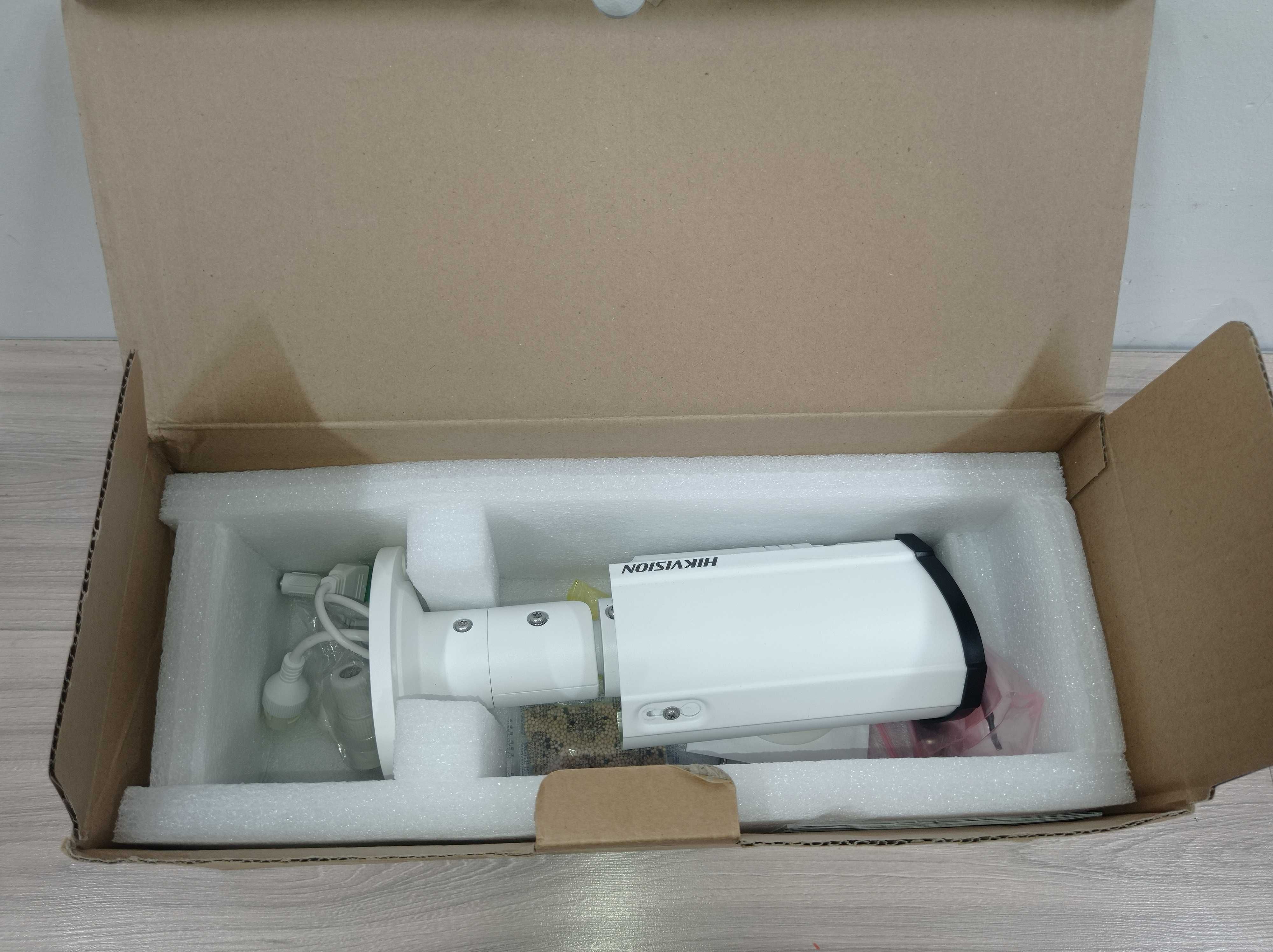 Kamera IP - Hik Vision  DS-2CD2632F-IS - 2.8-12mm - 3MP - nowa.