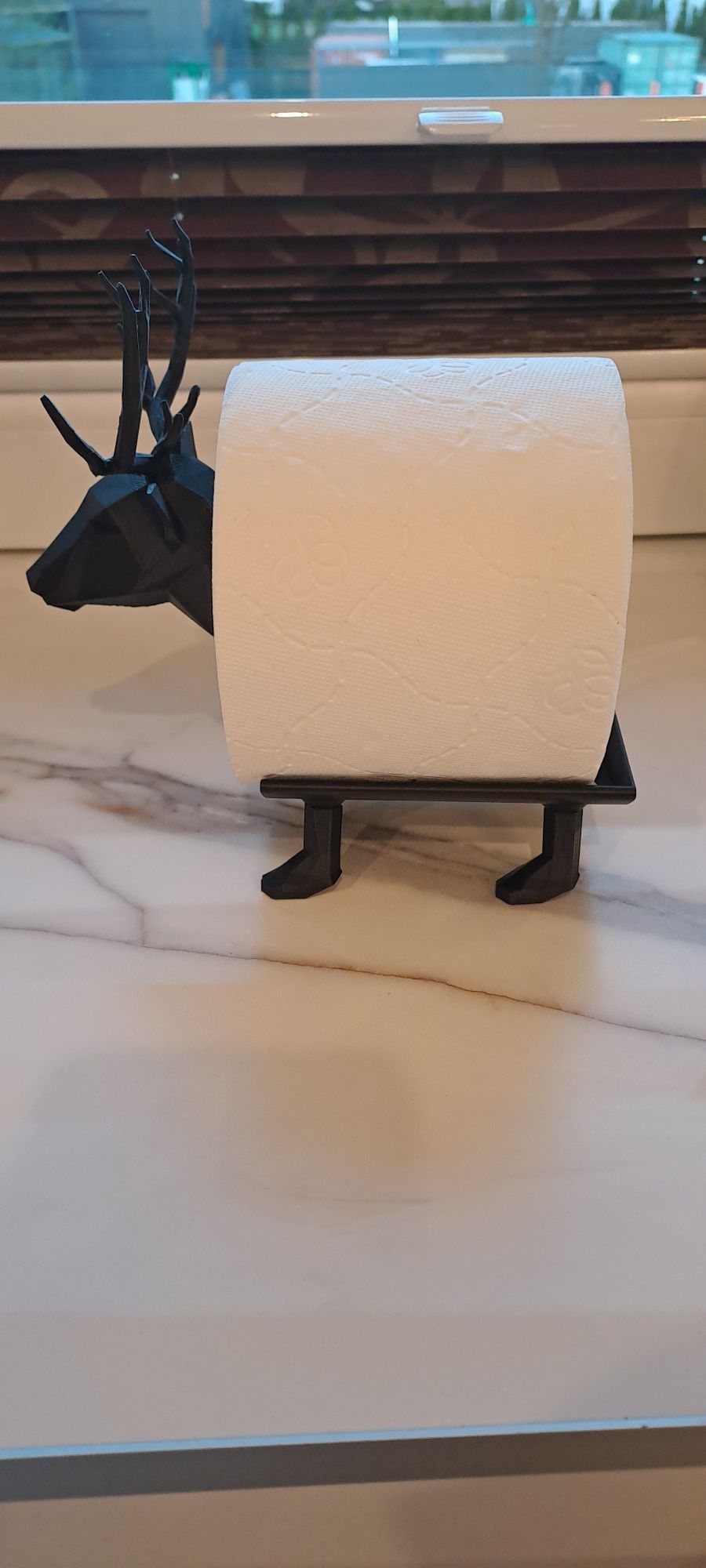 Stojak ozdobny na papier toaletowy