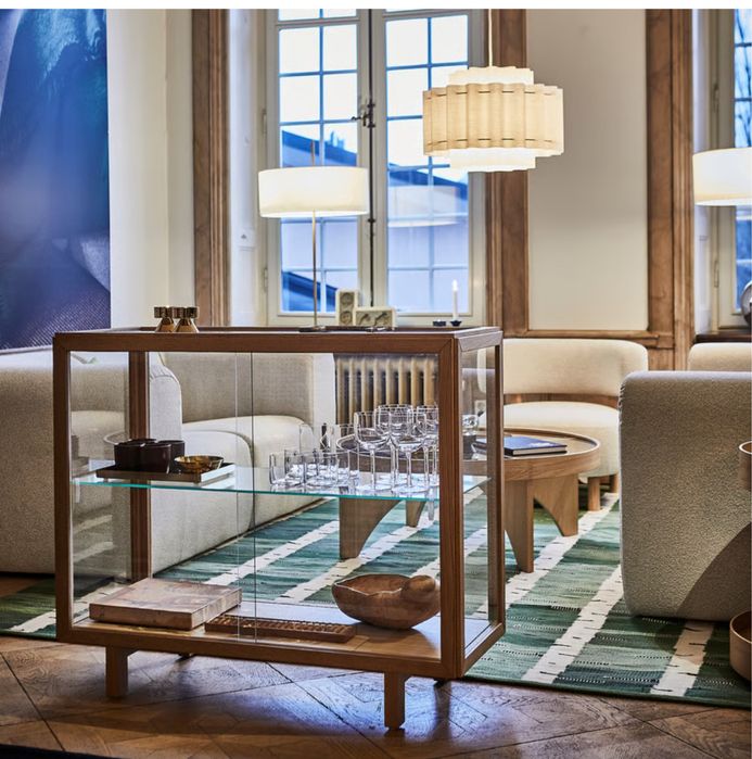 STOCKHOLM 2025 Vitrina, chapa de carvalho, 100x40x86 cm