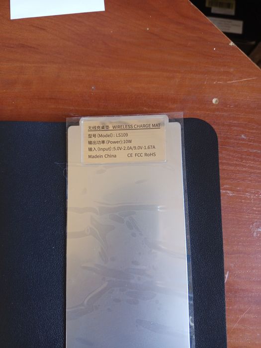 Podkładka na biurko z bezprzewodowym ładowaniem