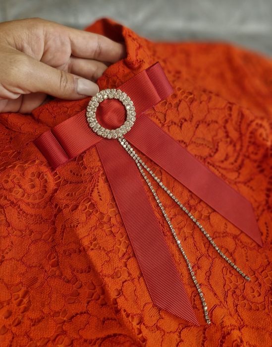 Червона мереживна сукня H&m.