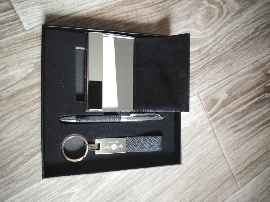 Подарочный шкіряний набор.