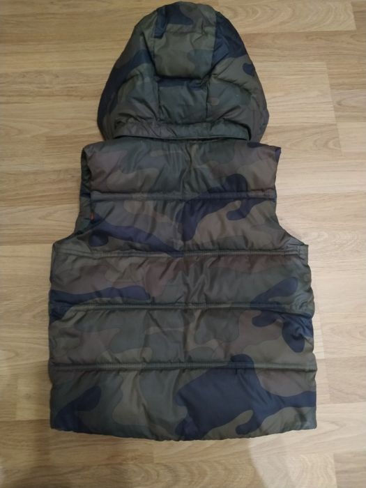 Пуховая жилетка Benetton
