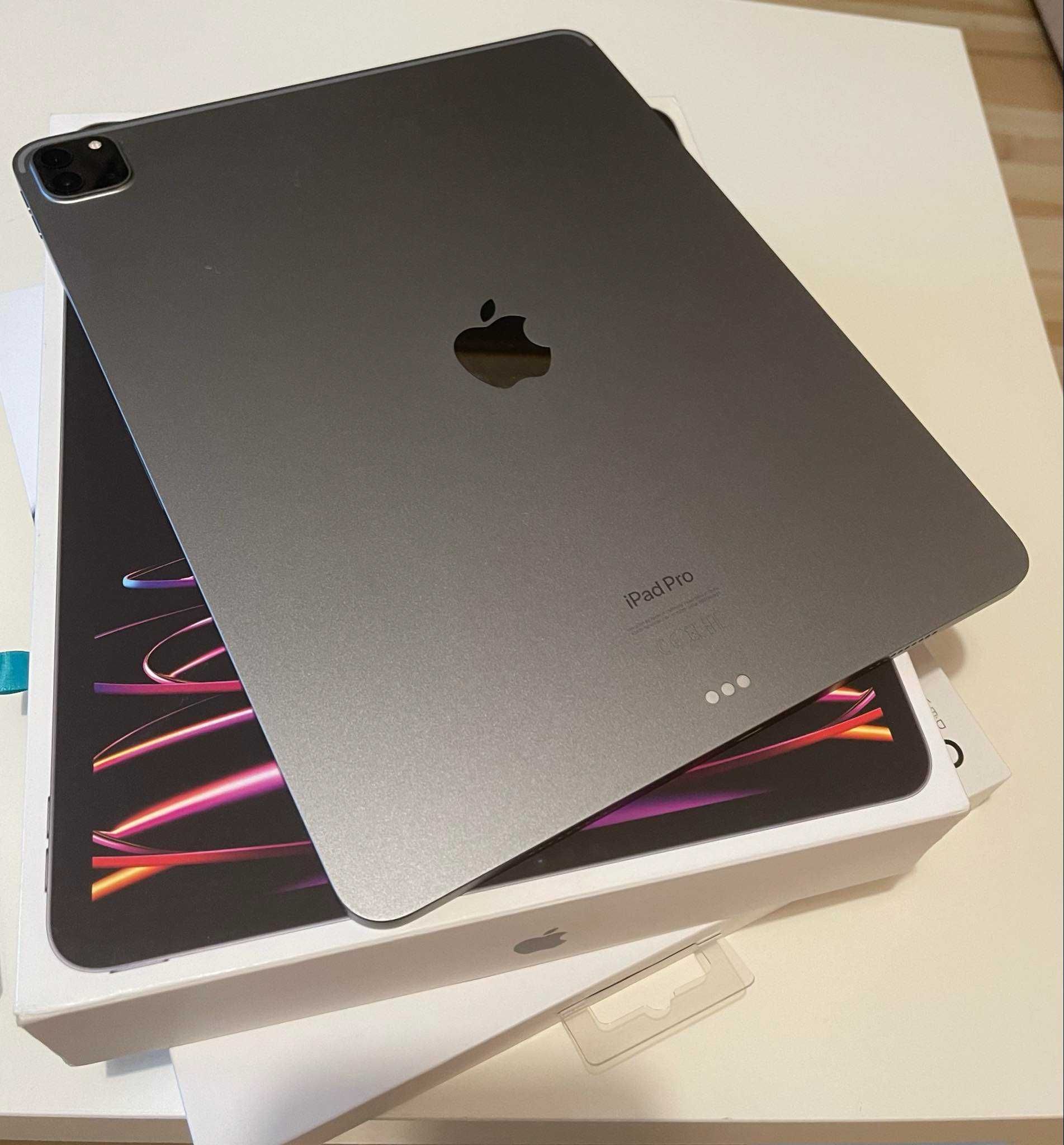 Zestaw Ipad pro M2 12.9'' (6th gen) WI-FI 126 GB + klawiatura + Pencil