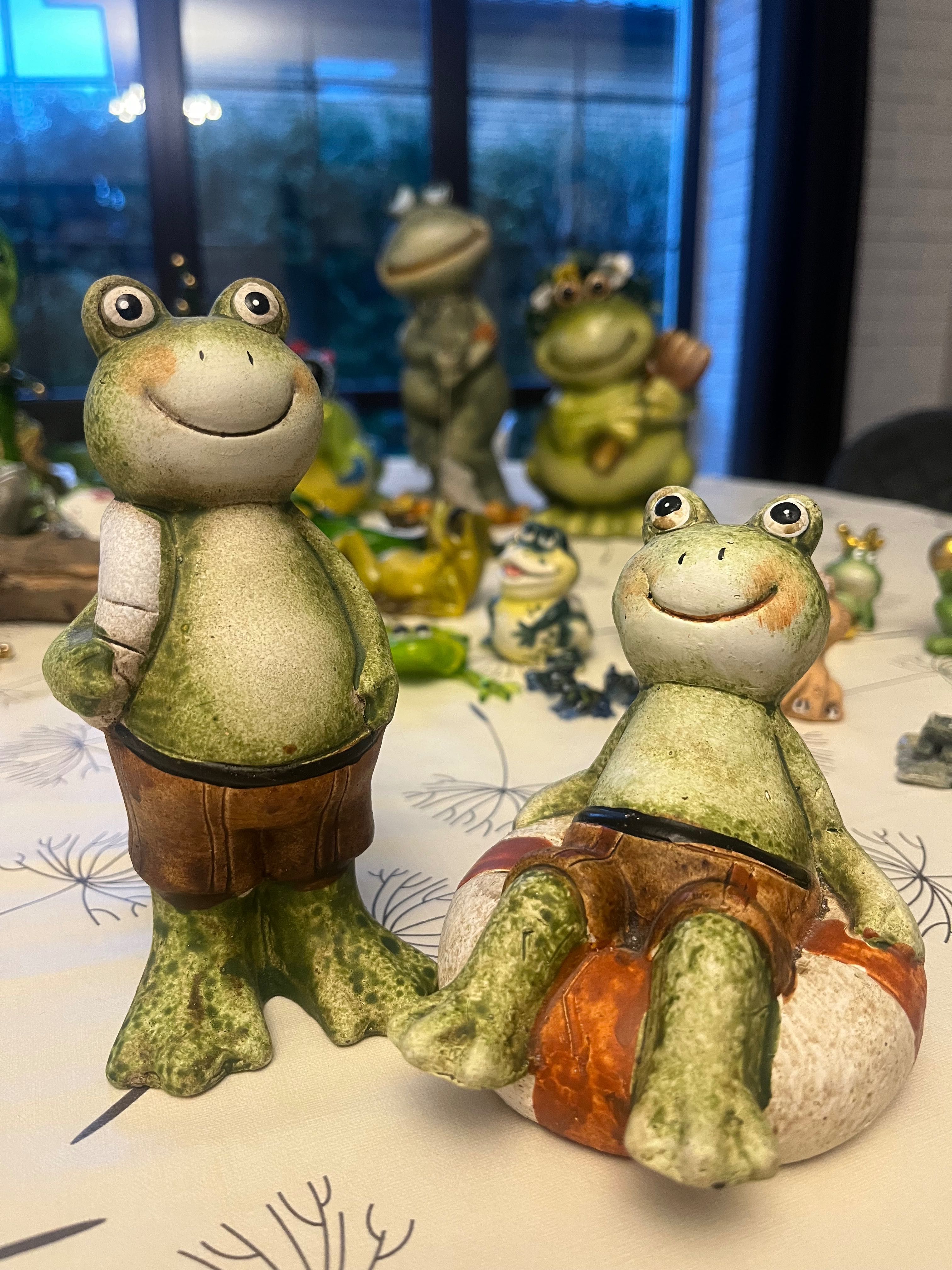 Статуетки жаби, лягушки