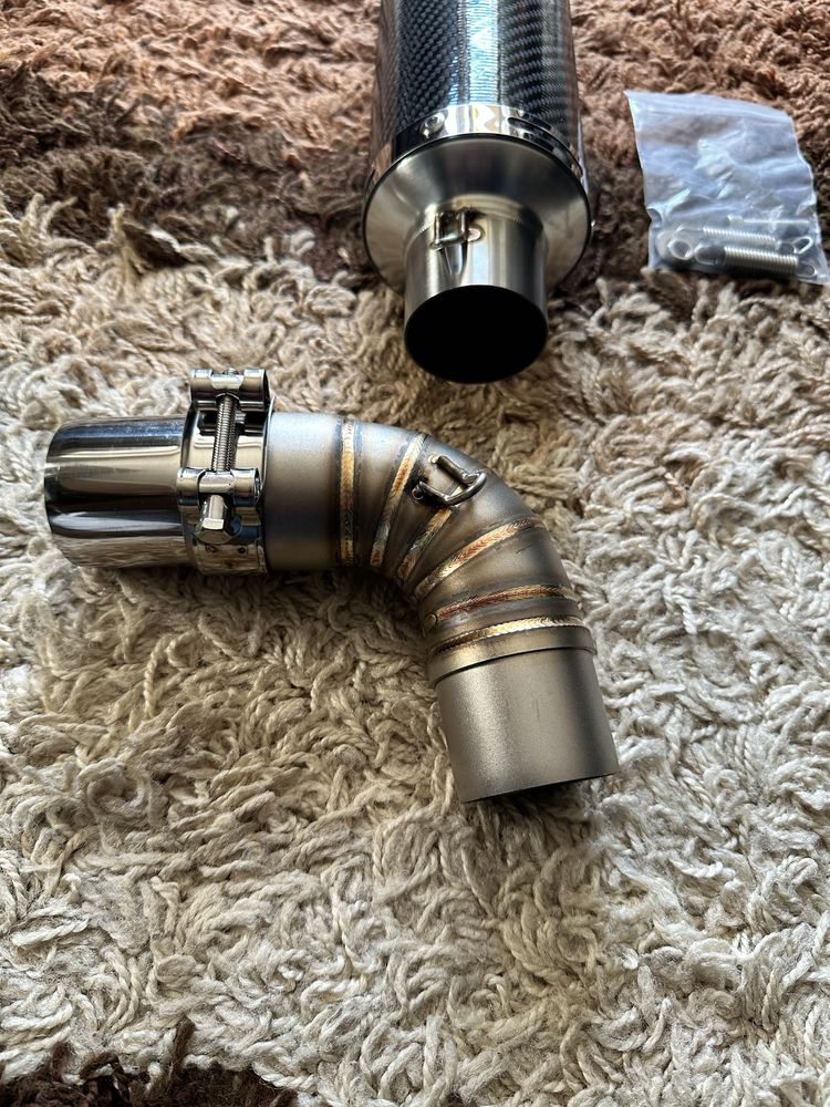 "Uniwersalny tłumik końcowy/motocykl/carbon"