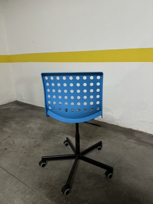 Cadeira de escritorio azul