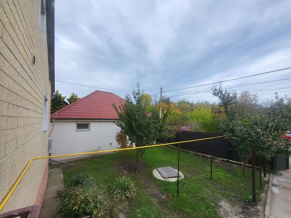Дом на участке 3 сотки в центре Червоного Хутора