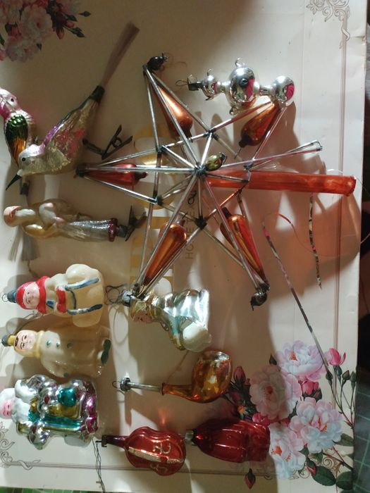 Іграшки новорічні різні