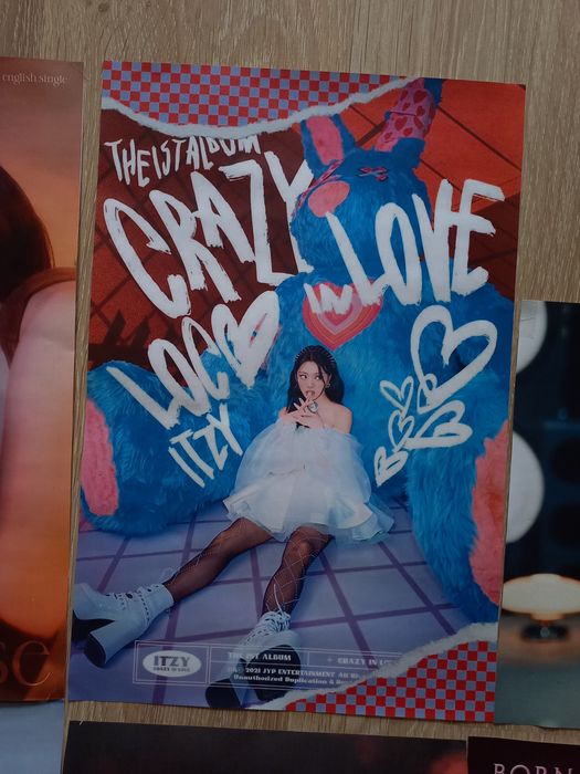 Плакати з k-pop гуртами